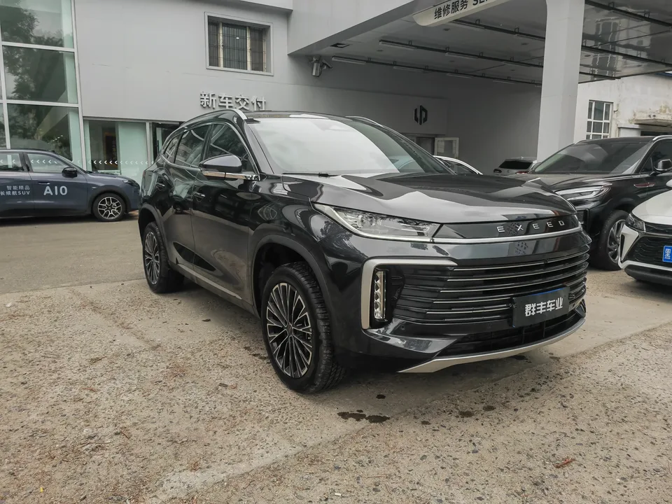 Exeed TXL Stars in the clouds 2025 Lingyun 300T 2WD Star Edition 2024 — миниатюра 3