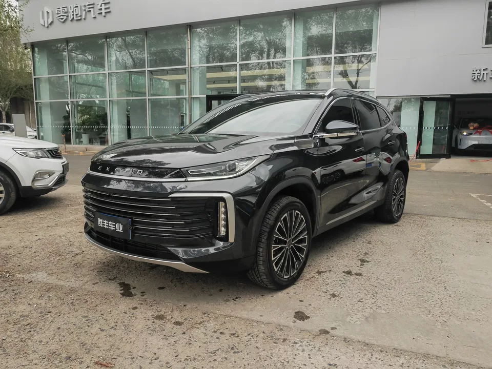 Exeed TXL Stars in the clouds 2025 Lingyun 300T 2WD Star Edition 2024 — photo 1, buy with delivery to Moscow