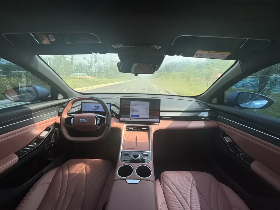 Geely Galaxy L6 Galaxy L6 2025 1.5 EM-i DHT 140KM Starship Edition 2025 — thumbnail 3