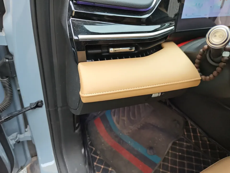Geely Galaxy L6 Galaxy L6 2024 Longteng version 1.5T DHT 125km PLUS 2024 — thumbnail 4