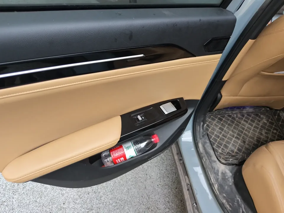Geely Galaxy L6 Galaxy L6 2024 Longteng version 1.5T DHT 125km PLUS 2024 — thumbnail 5