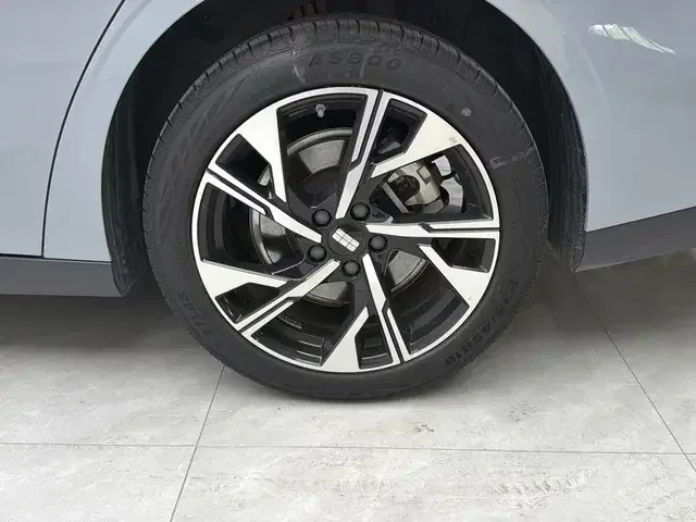 Geely Galaxy L6 Galaxy L6 2023 1.5T DHT 125km Starship 2024 — thumbnail 3