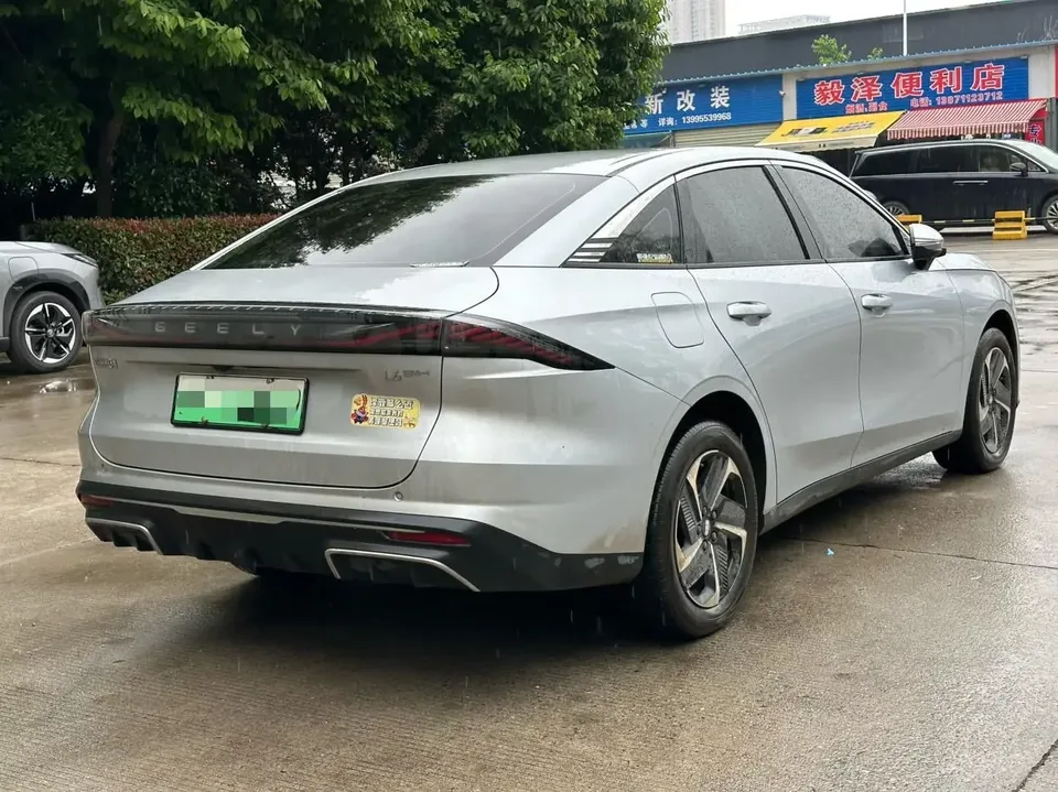 Geely Galaxy L6 Galaxy L6 2025 1.5 EM-i DHT 140KM Exploration+ Edition 2025 — thumbnail 5