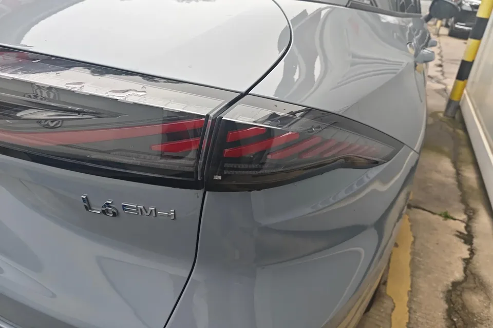 Geely Galaxy L6 Galaxy L6 2025 1.5 EM-i DHT 60KM Sailing Edition 2025 — thumbnail 3