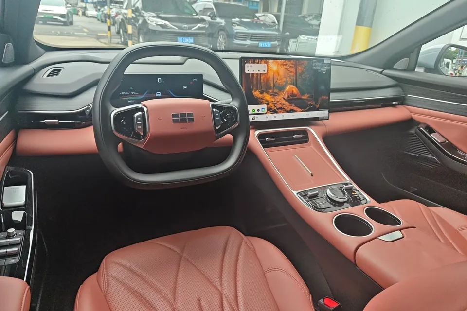 Geely Galaxy L6 Galaxy L6 2025 1.5 EM-i DHT 60KM Sailing Edition 2025 — thumbnail 4