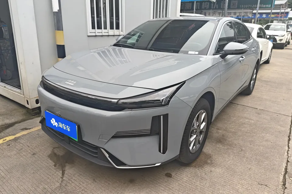 Geely Galaxy L6 Galaxy L6 2025 1.5 EM-i DHT 60KM Sailing Edition 2025 — photo 1, buy with delivery to Moscow