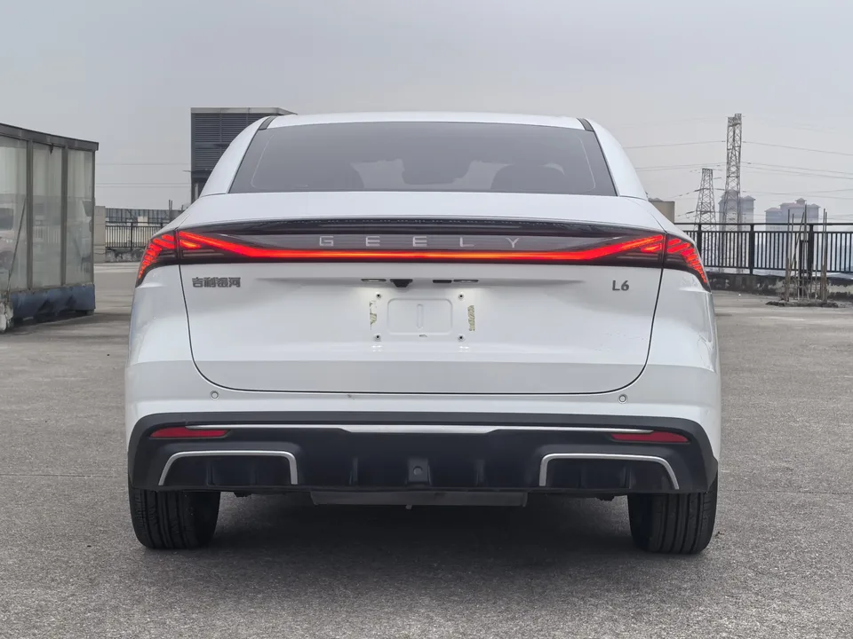 Geely Galaxy L6 Galaxy L6 2024 Longteng version 1.5T DHT 125km PLUS 2024 — thumbnail 5