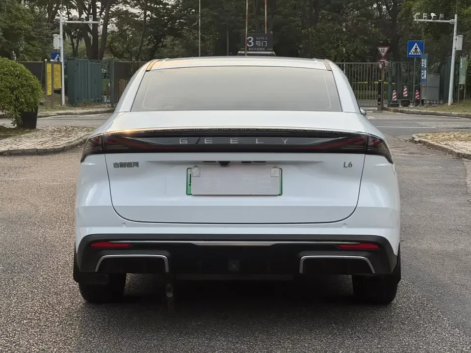Geely Galaxy L6 Galaxy L6 2024 Longteng version 1.5T DHT 125km PLUS 2024 — миниатюра 2
