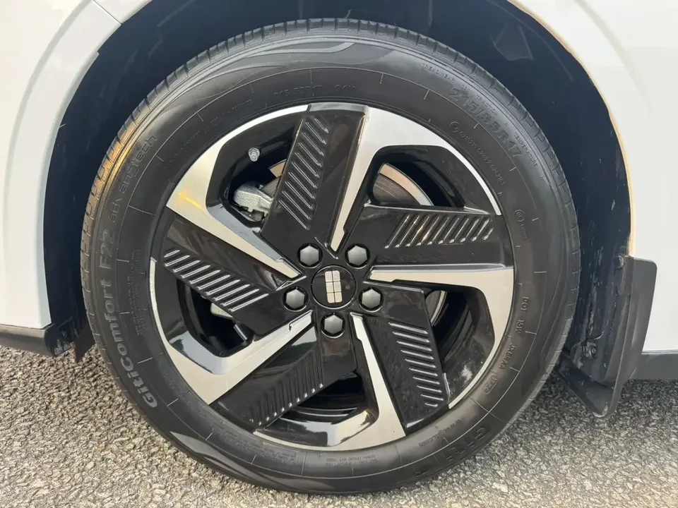 Geely Galaxy L6 Galaxy L6 2024 Longteng version 1.5T DHT 125km PLUS 2024 — миниатюра 3