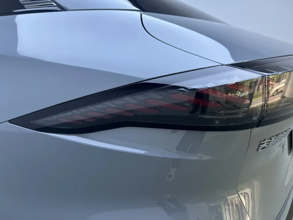 Geely Galaxy L6 Galaxy L6 2024 Creative Edition 1.5T DHT 125km 2025 — thumbnail 4