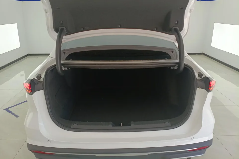 Geely Galaxy L6 Galaxy L6 2024 Longteng version 1.5T DHT 125km PLUS 2024 — миниатюра 5