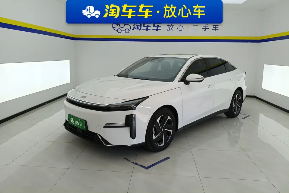 Geely Galaxy L6 Galaxy L6 2024 Longteng version 1.5T DHT 125km PLUS 2024 — фото 1, купить с доставкой в Москву
