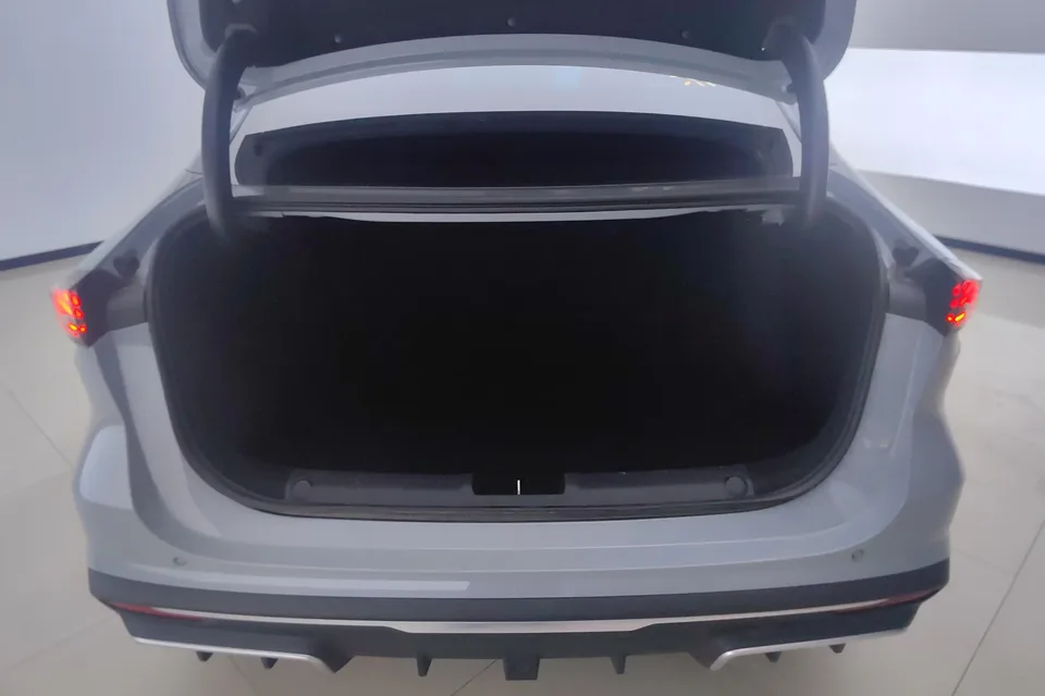 Geely Galaxy L6 Galaxy L6 2025 1.5 EM-i DHT 140KM Exploration+ Edition 2025 — thumbnail 5