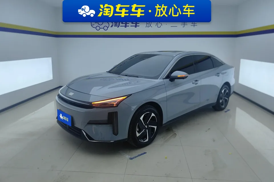 Geely Galaxy L6 Galaxy L6 2025 1.5 EM-i DHT 140KM Exploration+ Edition 2025 — photo 1, buy with delivery to Moscow