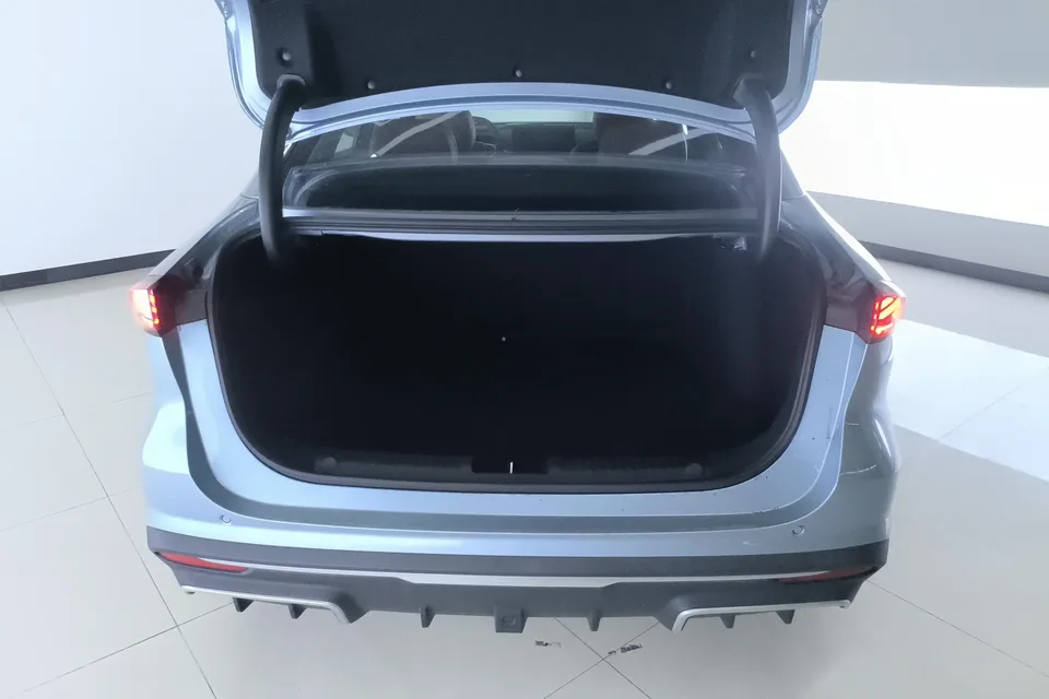Geely Galaxy L6 Galaxy L6 2025 1.5 EM-i DHT 140KM Starship Edition 2025 — thumbnail 5