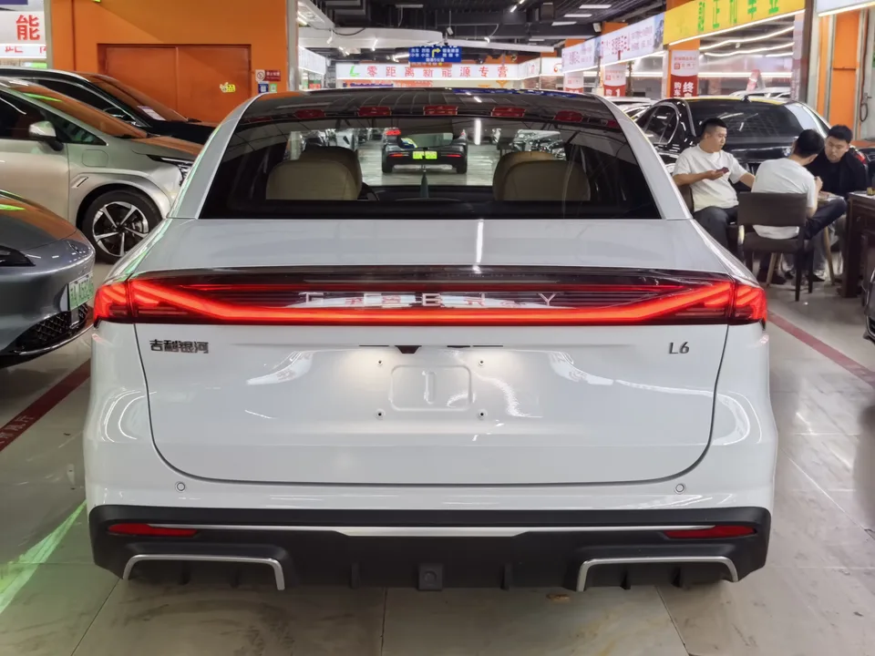 Geely Galaxy L6 Galaxy L6 2023 1.5T DHT 125km MAX 2024 — thumbnail 2