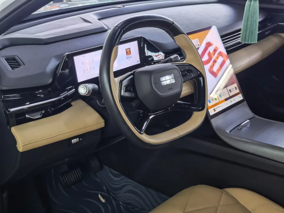 Geely Galaxy L6 Galaxy L6 2023 1.5T DHT 125km MAX 2024 — thumbnail 4