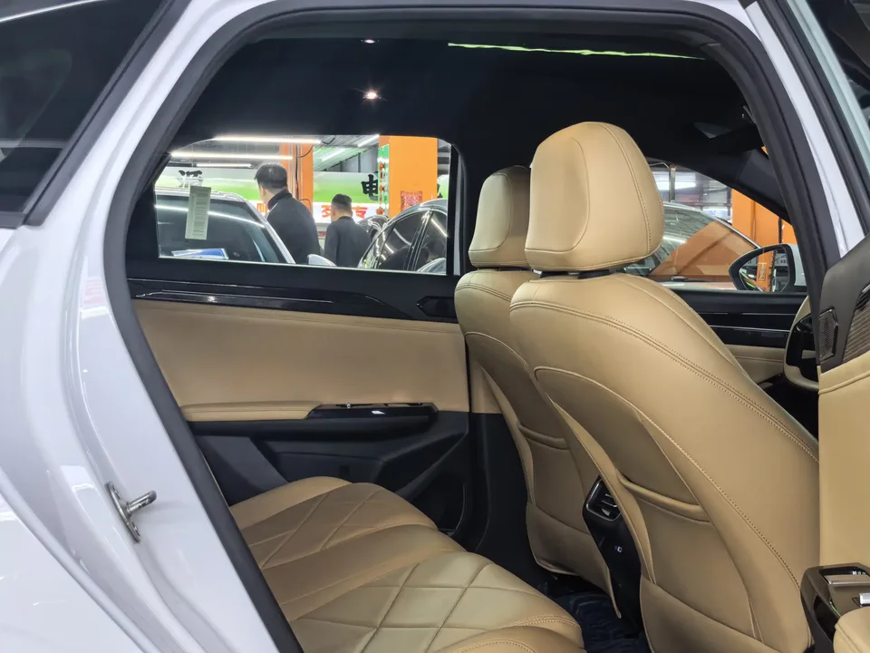 Geely Galaxy L6 Galaxy L6 2023 1.5T DHT 125km MAX 2024 — thumbnail 5