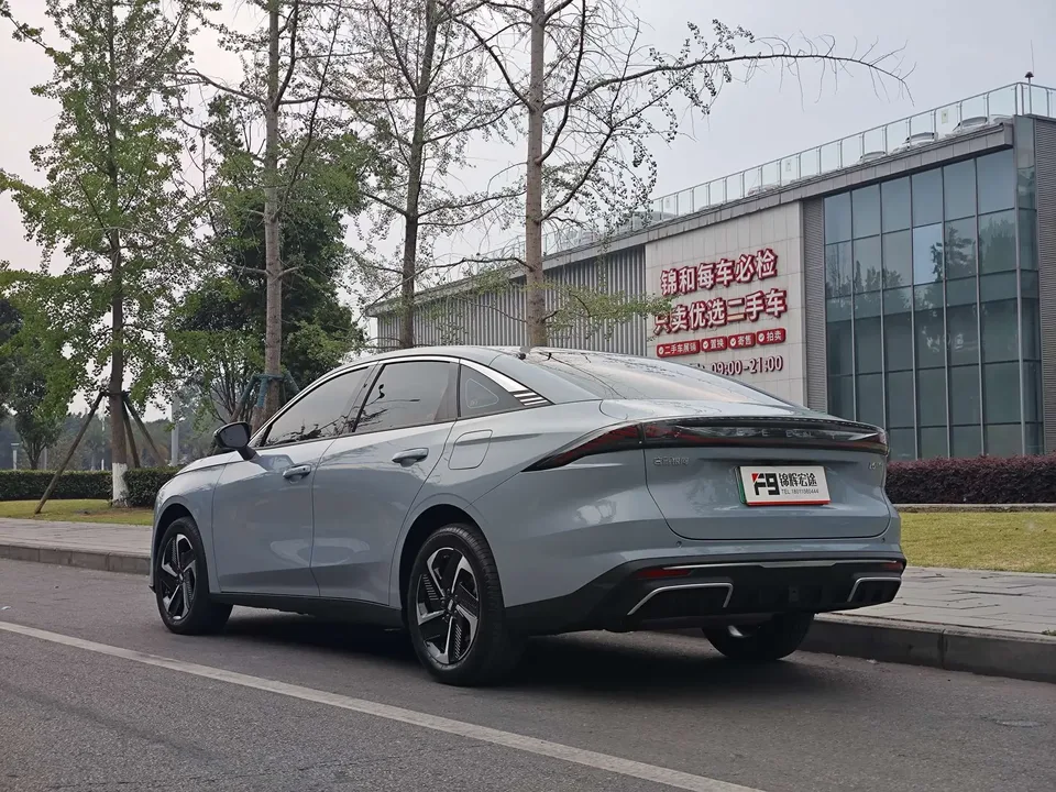 Geely Galaxy L6 Galaxy L6 2025 1.5 EM-i DHT 140KM Exploration+ Edition 2025 — thumbnail 2