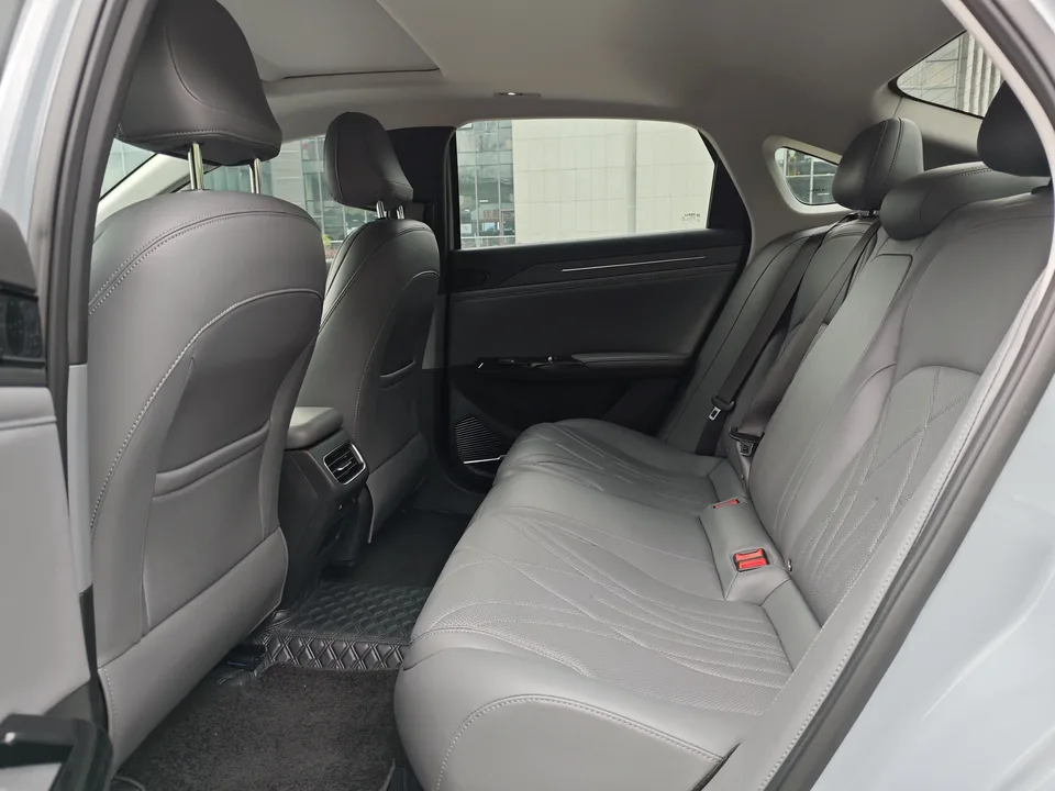Geely Galaxy L6 Galaxy L6 2025 1.5 EM-i DHT 140KM Exploration+ Edition 2025 — thumbnail 4