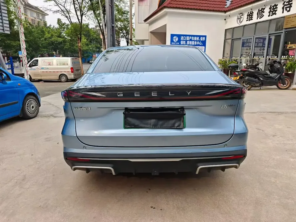 Geely Galaxy L6 Galaxy L6 2025 1.5 EM-i DHT 140KM Starship Edition 2025 — thumbnail 2
