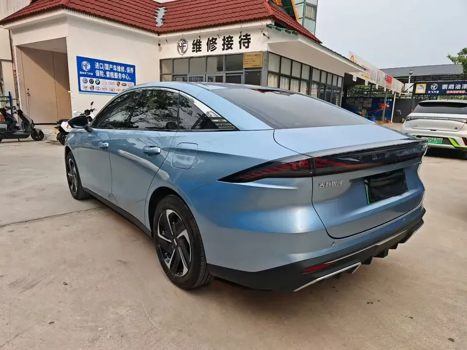 Geely Galaxy L6 Galaxy L6 2025 1.5 EM-i DHT 140KM Starship Edition 2025 — thumbnail 4