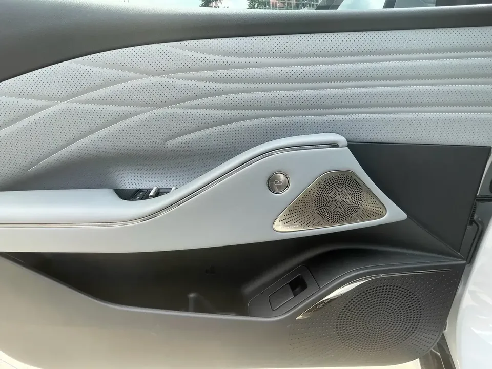 Geely Galaxy E8 Galaxy E8 2025 575km Exploration Smart Driving Edition 2025 — thumbnail 3
