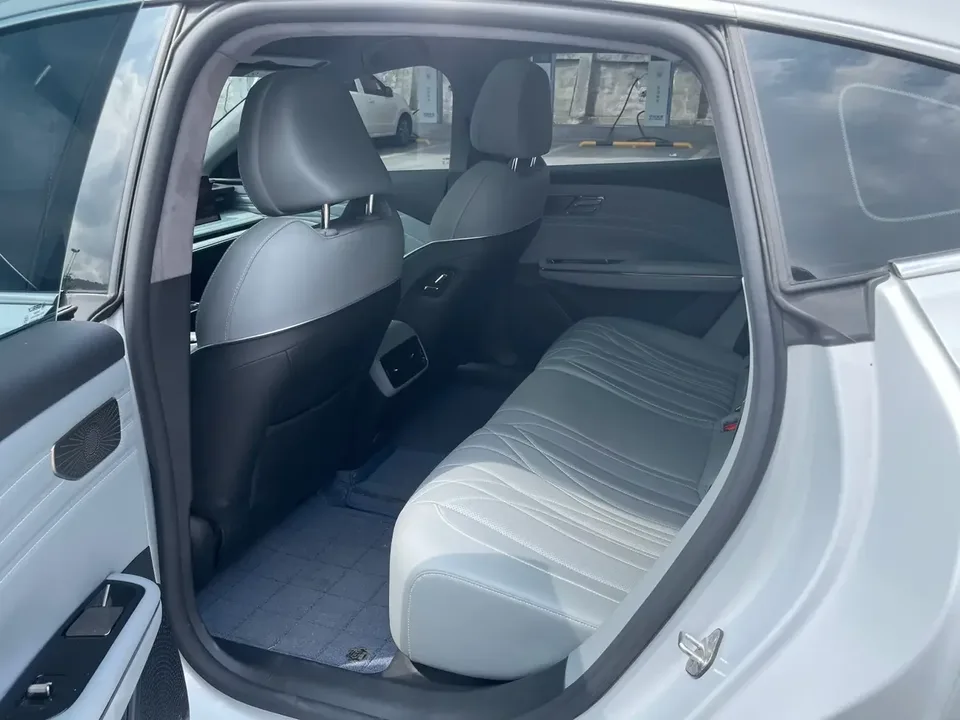 Geely Galaxy E8 Galaxy E8 2025 575km Exploration Smart Driving Edition 2025 — thumbnail 4
