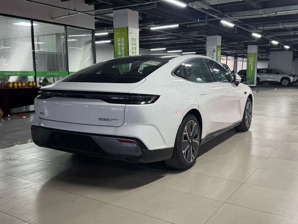 Geely Galaxy Star 8 PHEV Galaxy Star 8 PHEV 2025 60km EM-i Deluxe 2025 — thumbnail 2