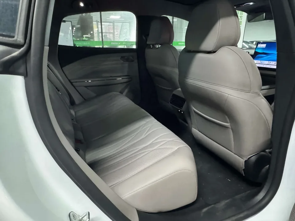 Geely Galaxy Star 8 PHEV Galaxy Star 8 PHEV 2025 60km EM-i Deluxe 2025 — thumbnail 4