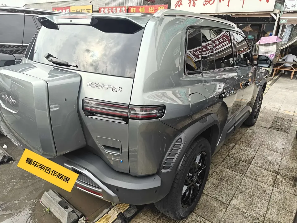 BYD Leopard Titanium 3 Titanium 3 2025 501KM Rear-Wheel Drive Max Edition 2025 — thumbnail 2