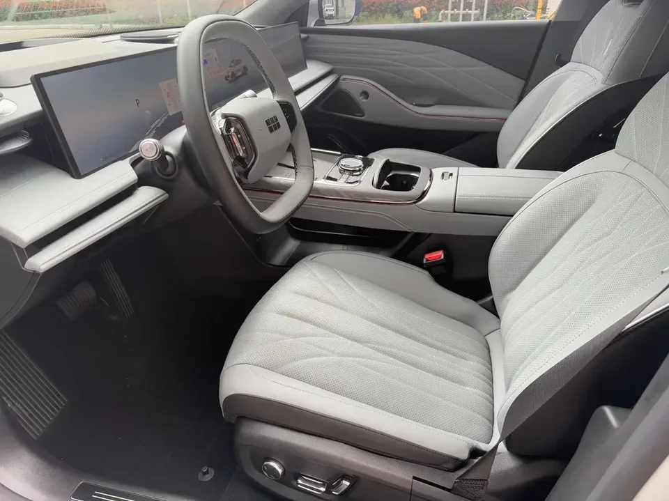 Geely Galaxy E8 Galaxy E8 2025 700km Long-distance Intelligent Driving Edition 2025 — thumbnail 3