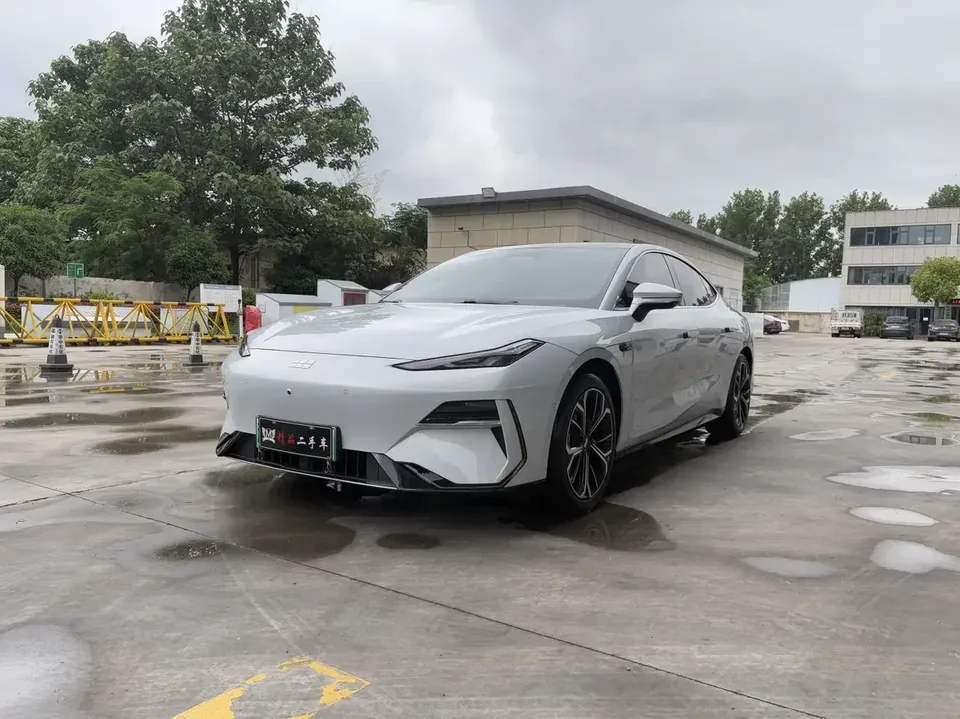 Geely Galaxy E8 Galaxy E8 2025 700km Long-distance Intelligent Driving Edition 2025 — photo 1, buy with delivery to Moscow