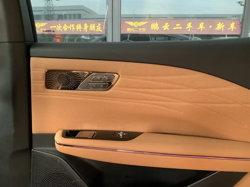Geely Galaxy Star 8 PHEV Galaxy Star 8 PHEV 2025 130km EM-i Premium Edition 2025 — thumbnail 3
