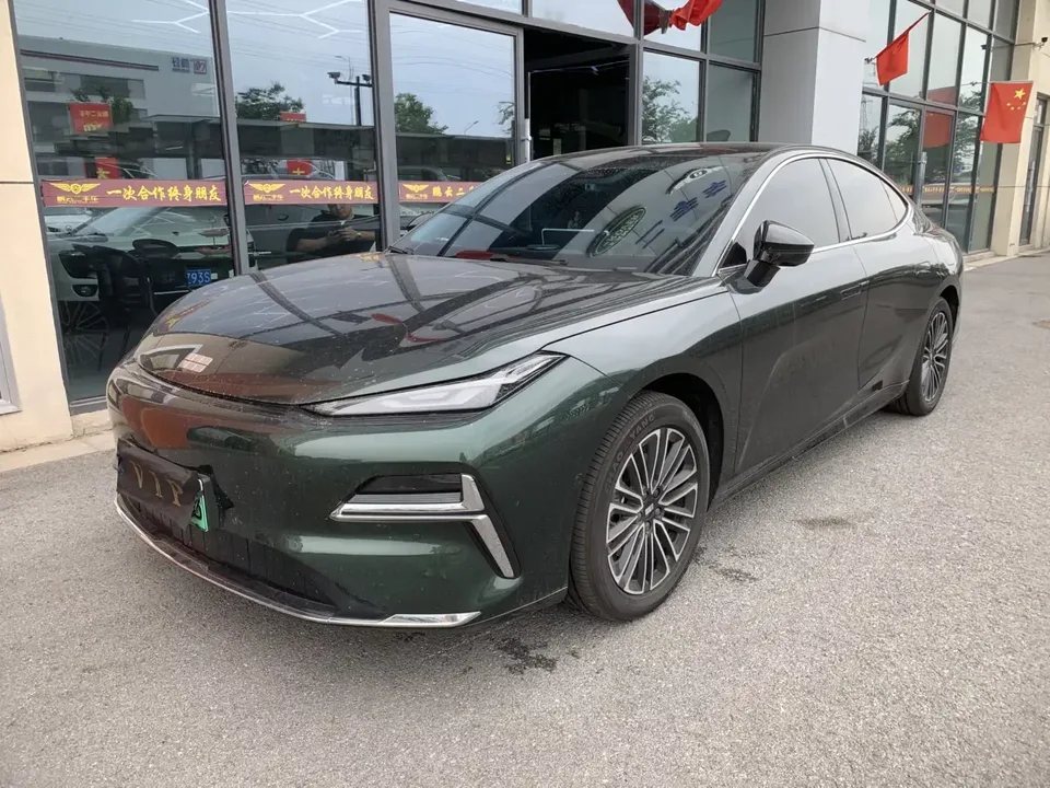 Geely Galaxy Star 8 PHEV Galaxy Star 8 PHEV 2025 130km EM-i Premium Edition 2025 — photo 1, buy with delivery to Moscow