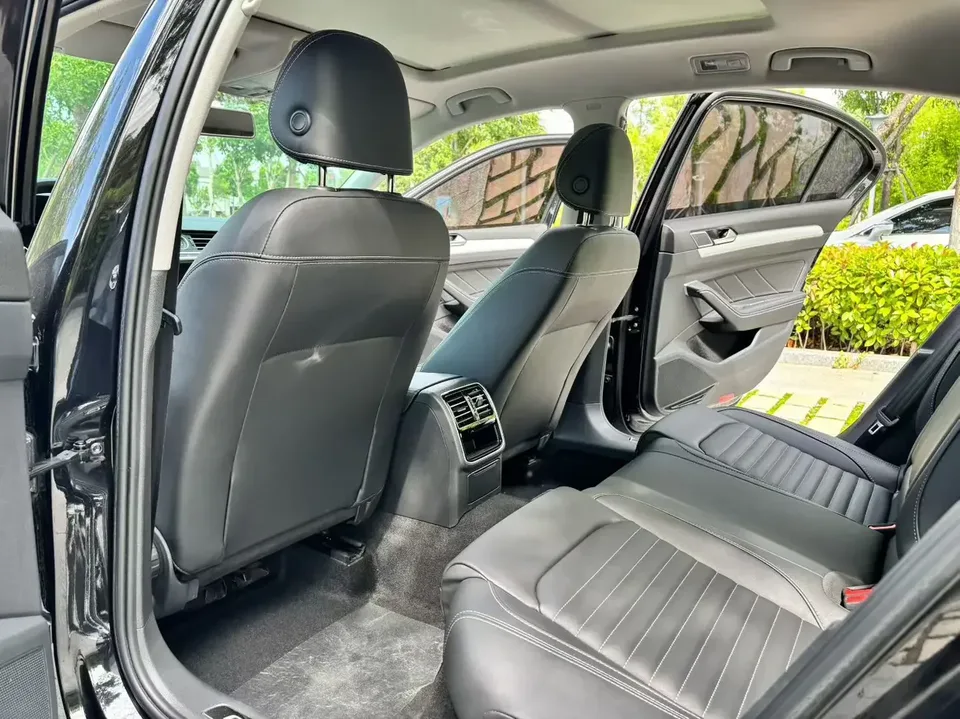 Volkswagen Magotan Magotan 2023 2 millionth anniversary edition 280TSI DSG comfort model 2024 — миниатюра 3