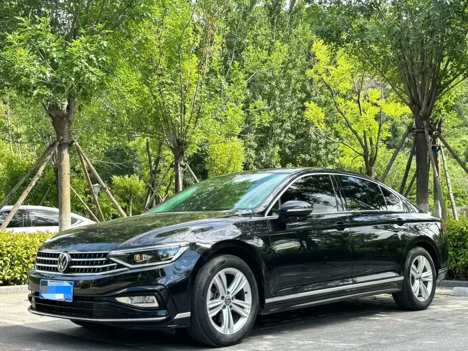 Volkswagen Magotan Magotan 2023 2 millionth anniversary edition 280TSI DSG comfort model 2024 — photo 1, buy with delivery to Moscow
