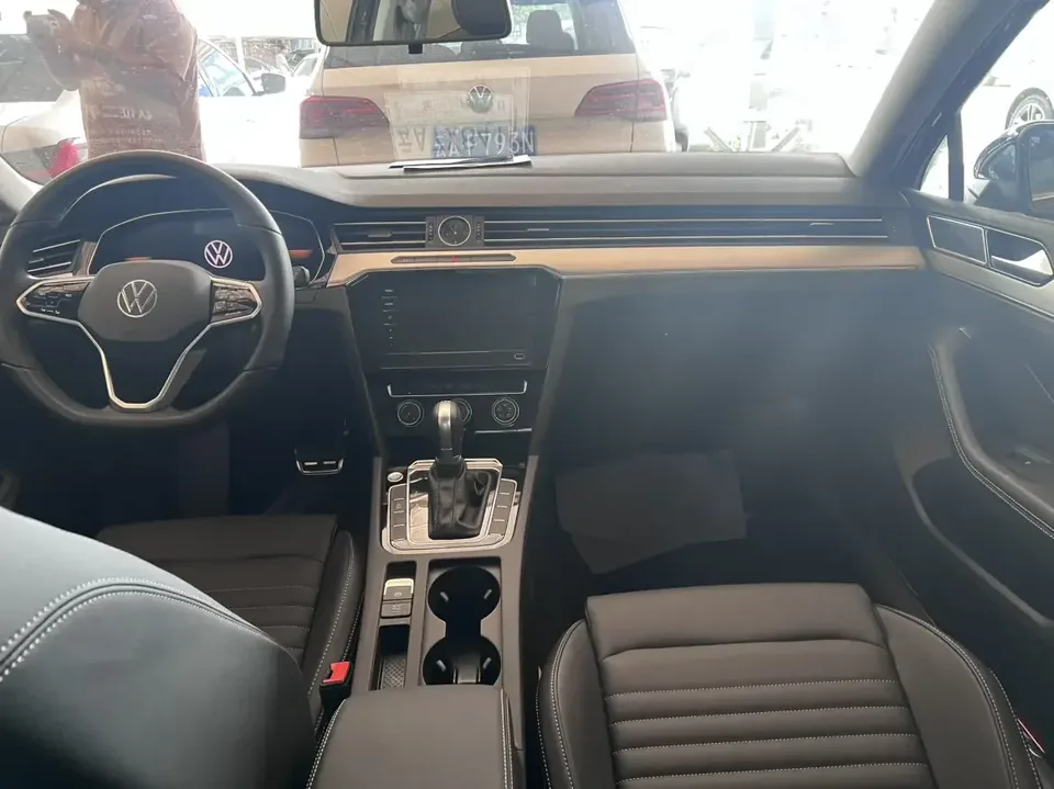 Volkswagen Magotan Magotan 2023 2 millionth anniversary edition 280TSI DSG leading model 2026 — thumbnail 3