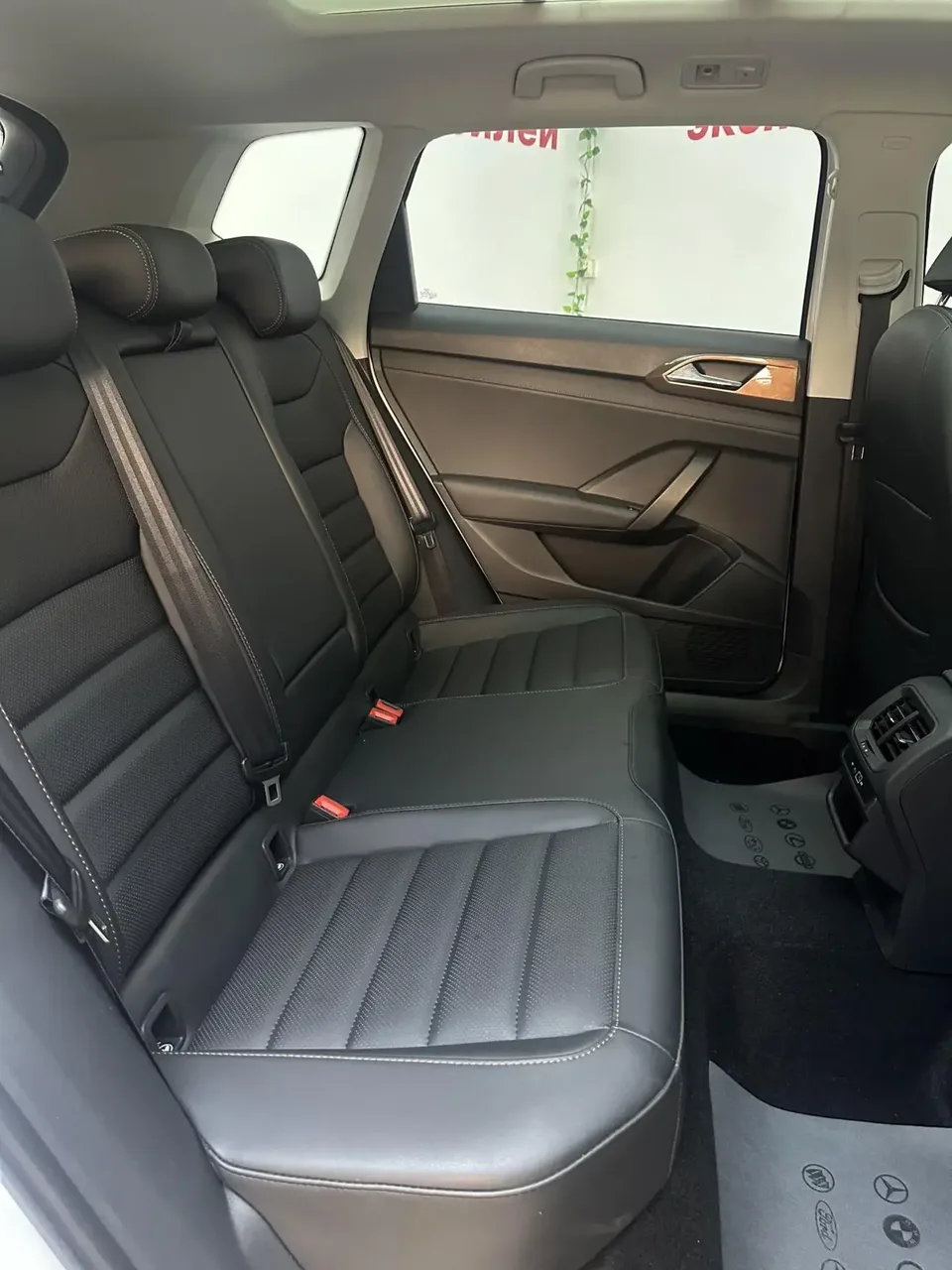 Volkswagen Tharu tuyue 2022 280TSI 2WD Deluxe Edition 2022 — thumbnail 3
