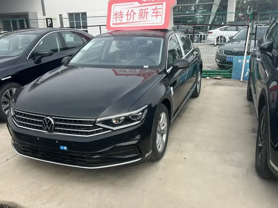 Volkswagen Magotan Magotan 2025 280TSI DSG Comfort Edition 2025 — photo 1, buy with delivery to Moscow