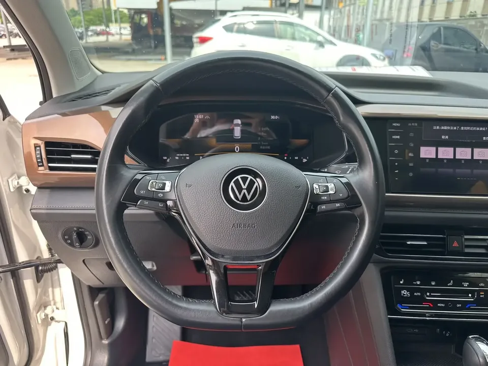 Volkswagen Tharu tuyue 2022 280TSI 2WD Deluxe Edition 2023 — thumbnail 3