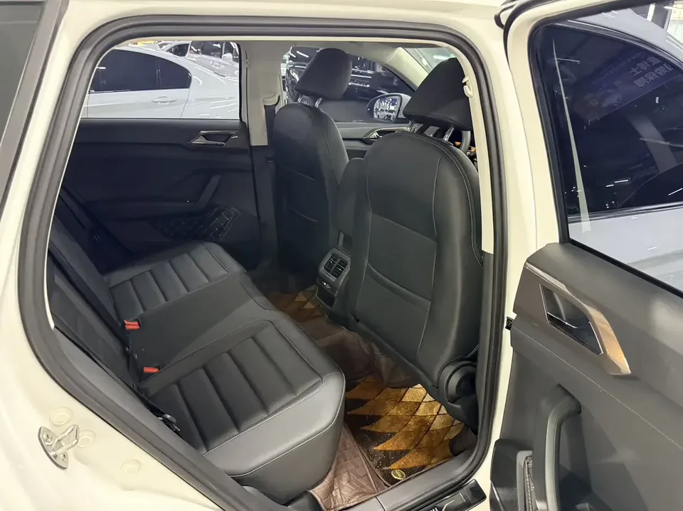 Volkswagen Tharu tuyue 2022 280TSI 2WD Deluxe Edition 2022 — thumbnail 4