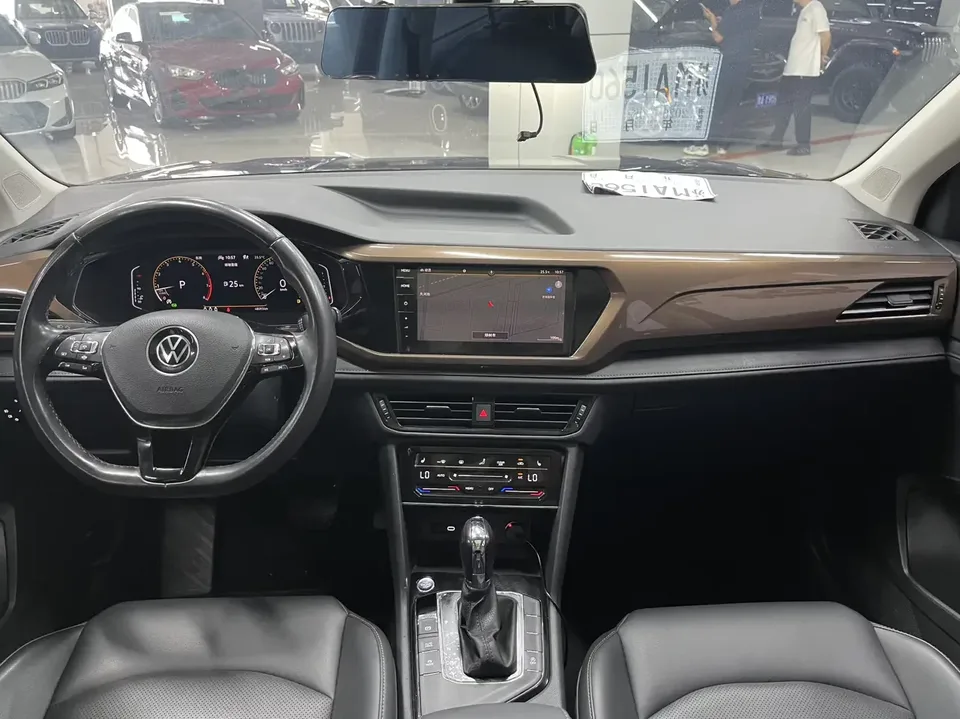 Volkswagen Tharu tuyue 2022 280TSI 2WD Deluxe Edition 2023 — thumbnail 5