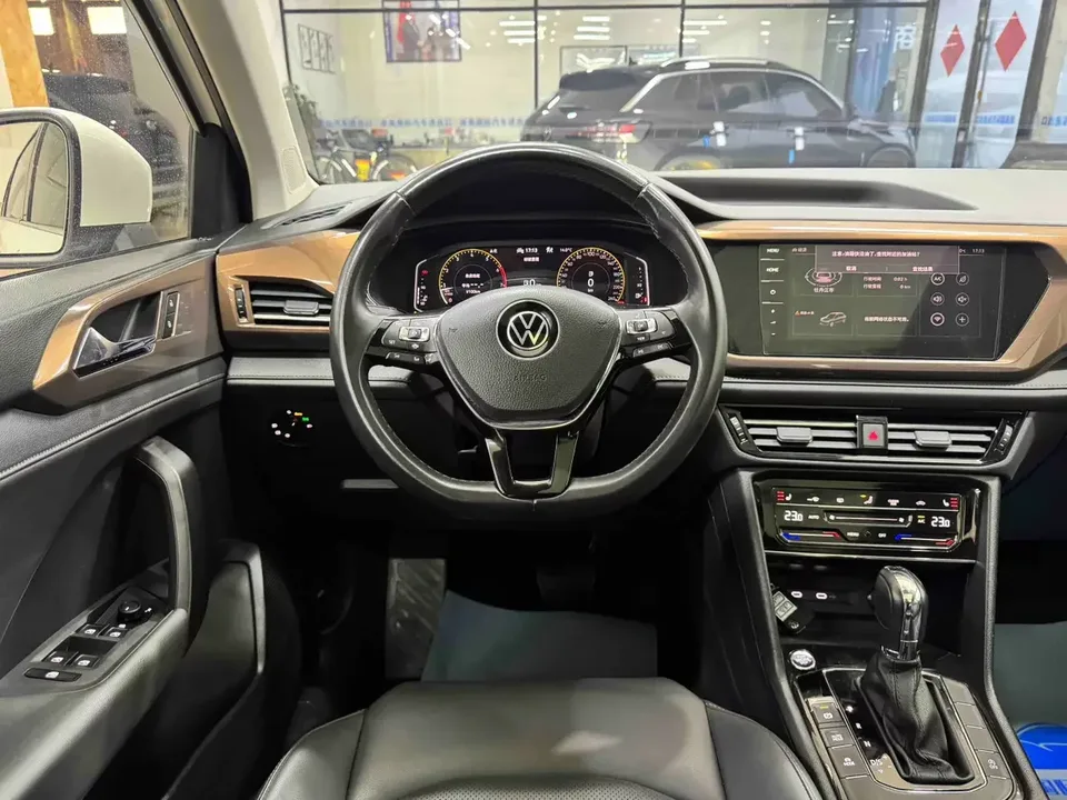 Volkswagen Tharu tuyue 2022 280TSI 2WD Deluxe Edition 2022 — миниатюра 5