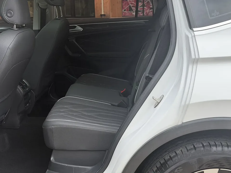 Volkswagen Tiguan L Tiguan L 2023 280TSI Limited Edition 2022 — миниатюра 4