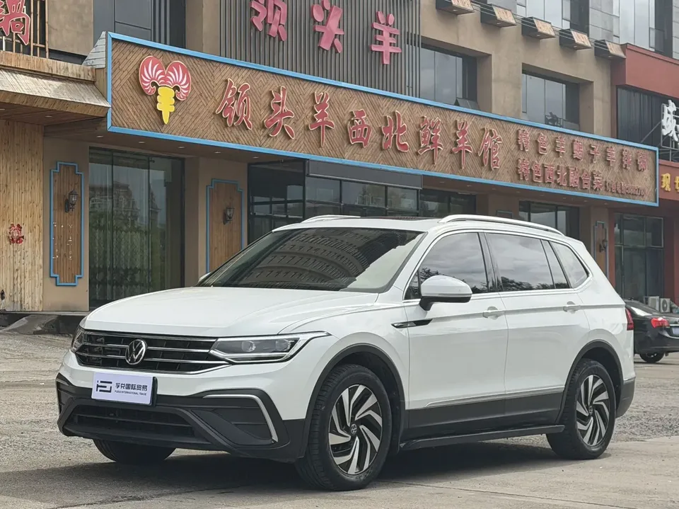 Volkswagen Tiguan L Tiguan L 2023 280TSI Limited Edition 2022 — фото 1, купить с доставкой в Москву