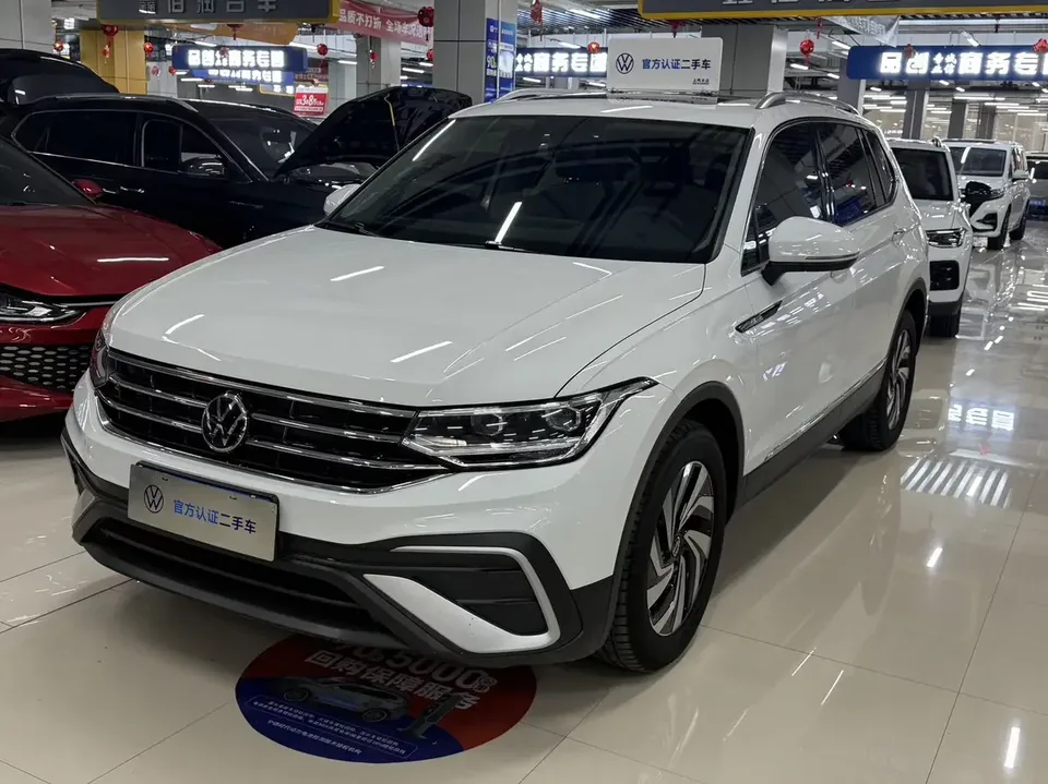 Volkswagen Tiguan L Tiguan L 2023 280TSI Limited Edition 2023 — photo 1, buy with delivery to Moscow