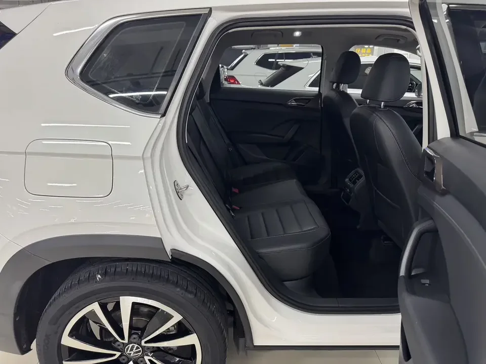 Volkswagen Tharu tuyue 2022 280TSI 2WD Deluxe Edition 2022 — thumbnail 4