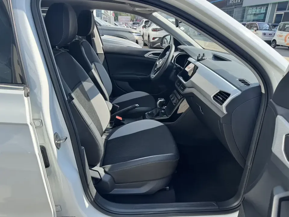 Volkswagen Explore the shadows Explore the shadows 2023 200TSI DSG Joy Smart Edition 2024 — thumbnail 4