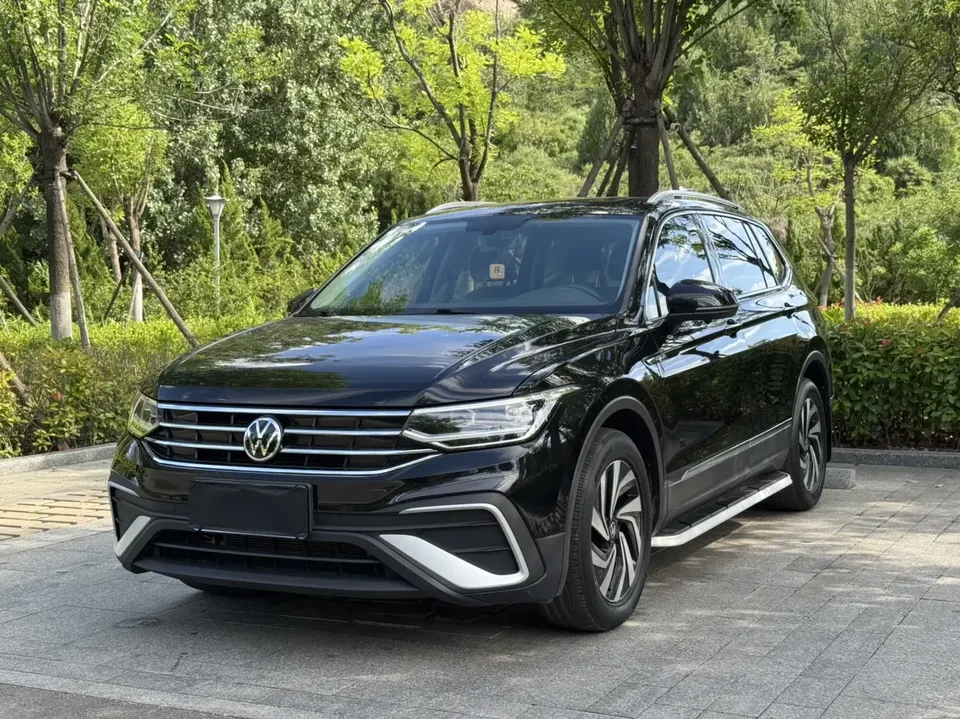 Volkswagen Tiguan L Tiguan L 2023 280TSI Limited Edition 2023 — photo 1, buy with delivery to Moscow